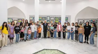 Tunç Soyer, 'Hayalimdeki Sakin Mahalle' Sergisinde Ortaokul Öğrencileriyle Buluştu