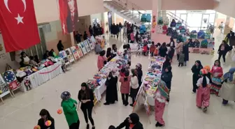 Erzurum'da Depremzedeler İçin Hayır Çarşısı Düzenlendi