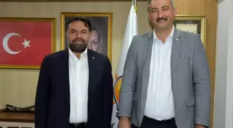 İstifa eden Gelecek Partisi Balıkesir İl Başkanı AK Parti rozeti taktı