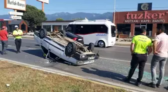 Şerit değiştiren kamyonete çarpan otomobil takla attı: 1 yaralı