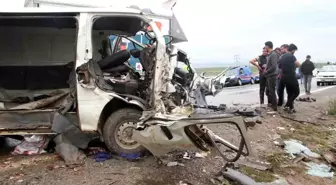 Beyşehir'deki trafik kazasında ağır yaralanan minibüs sürücüsü hayatını kaybetti