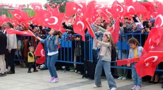 Uğur Işılak Erzurum'da coşturdu