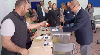 10. Cumhurbaşkanı Ahmet Necdet Sezer oyunu Ankara'da kullandı