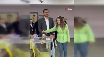 AK Parti'li İnan, eşi ve çocuğuyla birlikte oyunu kullandı