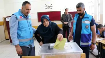 Van'da hastalar ambulansla sandık başına taşındı