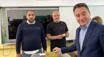 Ali Babacan ve eşi oy kullandı