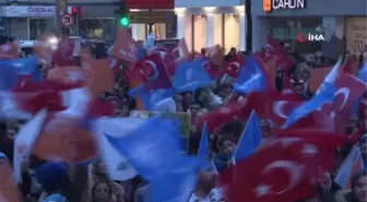 Binlerce kişi AK Parti Eskişehir İl Başkanlığı önünde zafer kutlaması yaptı