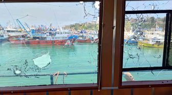 Suriye rejimi güvenlik güçleri Adana'dan çıkan balıkçı teknesine ateş açtı: 2 yaralı