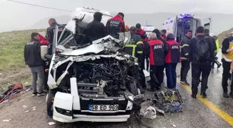 Sivas'ta Trafik Kazası: 4 Ölü, 3 Yaralı