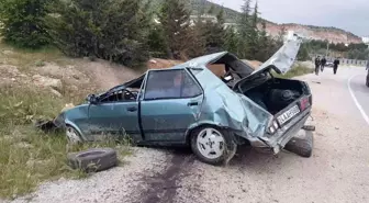 Denizli'de Takla atan otomobil metal yığınına döndü: 2 yaralı