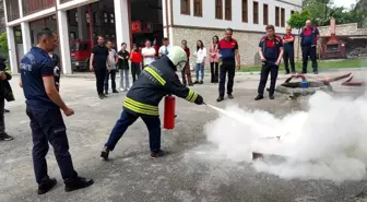 Safranbolu İtfaiye Müdürlüğü, Kurum ve Okullara Yangın Eğitimi Vermeye Devam Ediyor