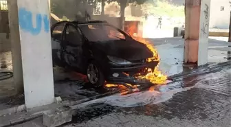 Kahramanmaraş'ta Park Halindeki Otomobil Yandı