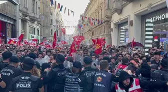 Taksim'de Gezi eylemlerinin yıl dönümü için toplanan gruba polis müdahale etti