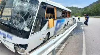 Göcek'te Otobüs Kaza Yaptı: Refüjdeki Kanala Düştü