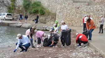 EMARÇEB Üyesi Belediye Başkanları ve Öğrenciler, Marmaris Turunç'ta Sahil Temizliği Yaptı