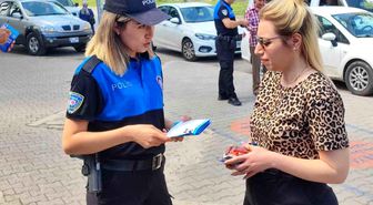 Adana polisi ATM önünde vatandaşları dolandırıcılara karşı uyarıyor