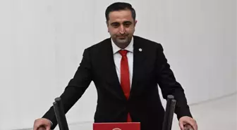 Tüm gözler onların üzerindeydi! HÜDA PAR Sözcüsü Serkan Ramanlı, TBMM'de milletvekili yemin metnini okudu
