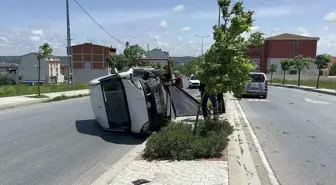 Arnavutköy'de Hafif Ticari Araç Kaza Yaptı