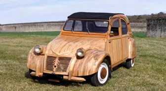 Fransa'da Ahşap Citroen 2CV Otomobil Rekor Fiyata Satıldı