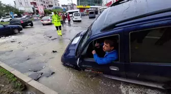 Samsun'da Sağanak Yağış Sel ve Çöküntülere Yol Açtı