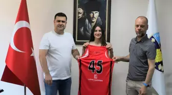 Yağmur Öztürk Turgutlu Belediyespor'a kaptan olarak geri döndü