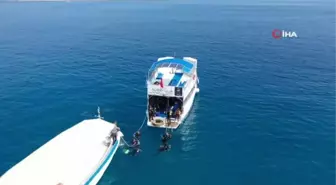 Kaş'ta deniz dibi temizliği yapıldı
