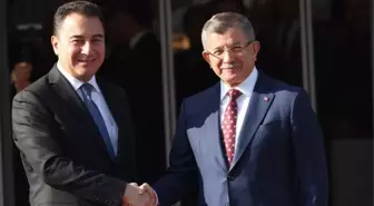 Kulisleri sallayan iddia: DEVA Partisi ve Gelecek Partisi birleşiyor, Davutoğlu onursal başkan olacak