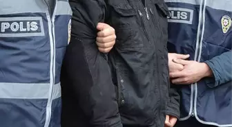 Cumhurbaşkanı Erdoğan'ın afişine bıyık çizip küfürlü ifadeler yazan lise öğrencisi tutuklandı