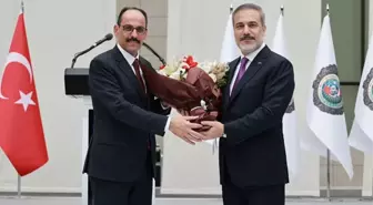 MİT Başkanlığı'na atanan İbrahim Kalın, Hakan Fidan'dan görevi resmen devraldı