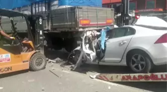 Otomobil park halindeki tıra ok gibi saplandı... O anlar kamerada