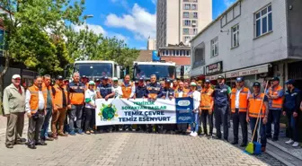 Esenyurt Belediye Başkanı Dünya Çevre Günü'nde sokakları süpürdü