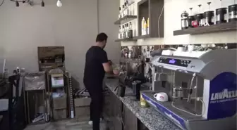 Esnaf iş ilanı ile hem güldürdü, hem düşündürdü