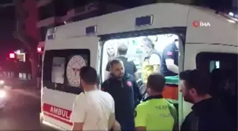 Kadıköy'de Kontrolden Çıkan Araç Kaldırımdaki Ağaca Çarptı: 1 Yaralı