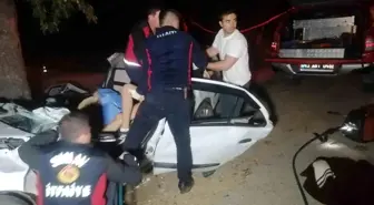 Kütahya'da Otomobilin Ağaca Çarpması Sonucu 2 Lise Öğrencisi Hayatını Kaybetti