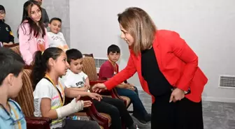 Nevşehir Valisi İnci Sezer Becel İlkokul Öğrencilerine Yerel Yönetimleri Anlattı