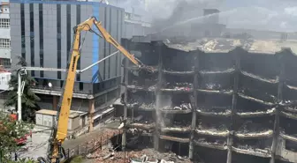 İstanbul Başakşehir'deki İş Hanında Yangın: Soğutma Çalışmaları Devam Ediyor