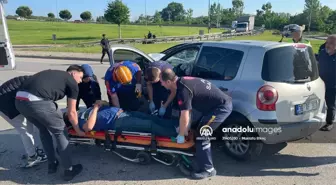 Bursa'da işçi servisi ile otomobil çarpıştı: 1 ölü, 9 yaralı