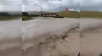 Sağanak yağışlar Kırşehir'in ilçelerini vurdu