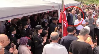 CHP'li vekilden şehit cenazesinde tepki çeken hareket