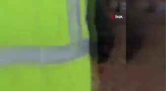 Denizli'de selin getirdiği çamur araçları yuttu