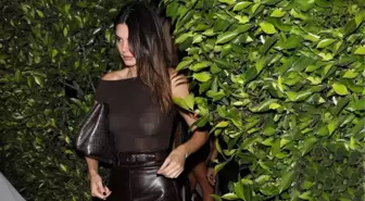 Kendall Jenner, iç çamaşırsız giydiği transparan bluzla dikkat çekti
