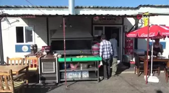 Malatya'nın tek kadın kebap ustası konteynerde ekmek mücadelesini sürdürüyor