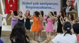 Bayraklı Belediyesi Üniversiteye Hazırlık Sınıfı Öğrencilerine Motivasyon Etkinliği Düzenledi