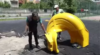 Bingöl'de kullanılmaz hale gelen çocuk parkı yenilendi