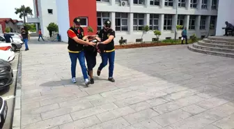 Adana'da kaçan otomobili kovalarken kaza sonucu yaralanan polislere hakaret eden şüpheli yakalandı