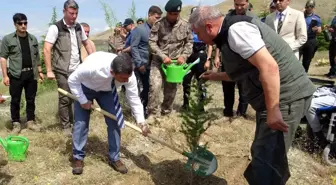 Malatya'da depremde hayatını kaybeden 181 çocuk anısına fidan dikildi