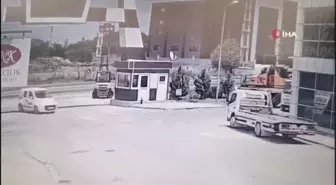 Tırın şerit değiştiren otomobile çarpıp devrildiği kaza kamerada