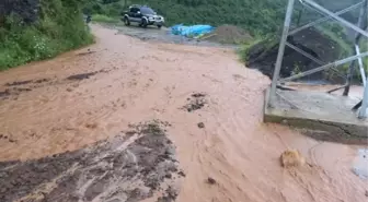 Trabzon'da Sağanak Yağış Sonrası Fol Deresi Yükseldi