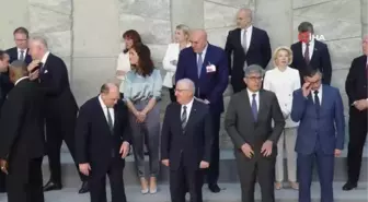 Bakan Güler, NATO'da aile fotoğrafı çekimine katıldı
