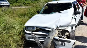 Sinop'ta Köprü Korkuluklarına Çarpan Sürücü Yaralandı
